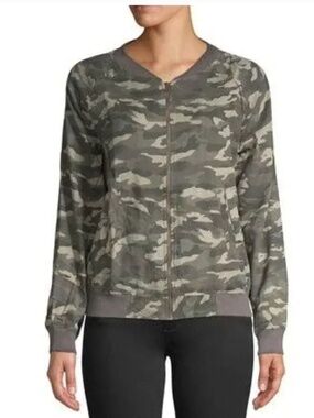 NWOT Beachlunchlounge Dasha Camouflage Bomber Jacket Small Full Zip Viscose